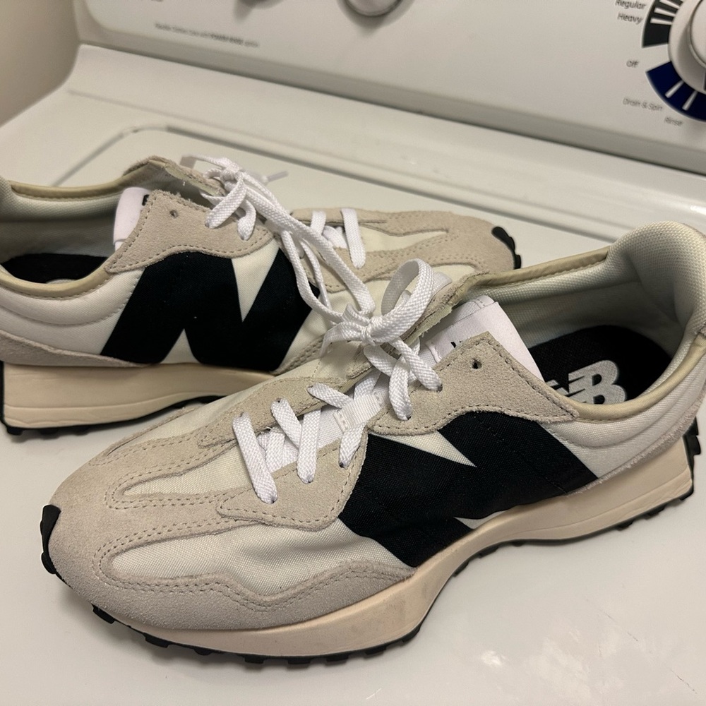 New Balance 327 size 8.5